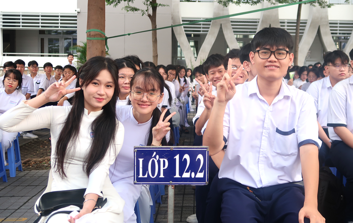 Học sinh TPHCM sẻ chia cùng đồng bào vùng lũ trong lễ khai giảng- Ảnh 1.