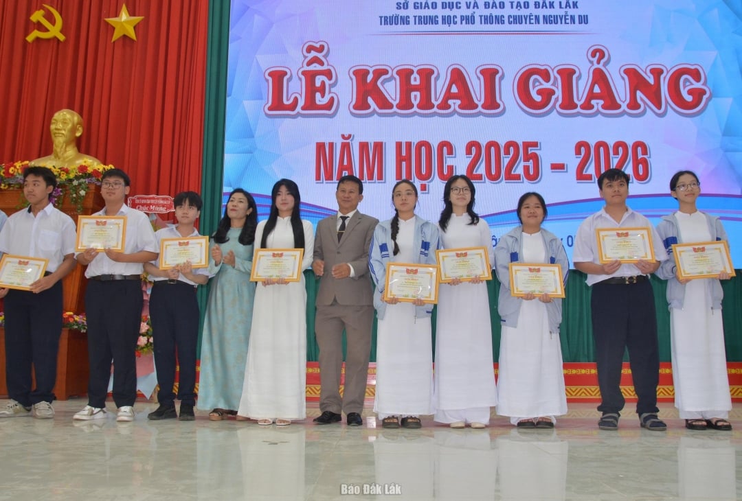 Các học sinh đỗ thủ khoa trong