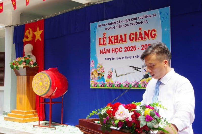 Rộn ràng lễ khai giảng ở Đặc khu Trường Sa