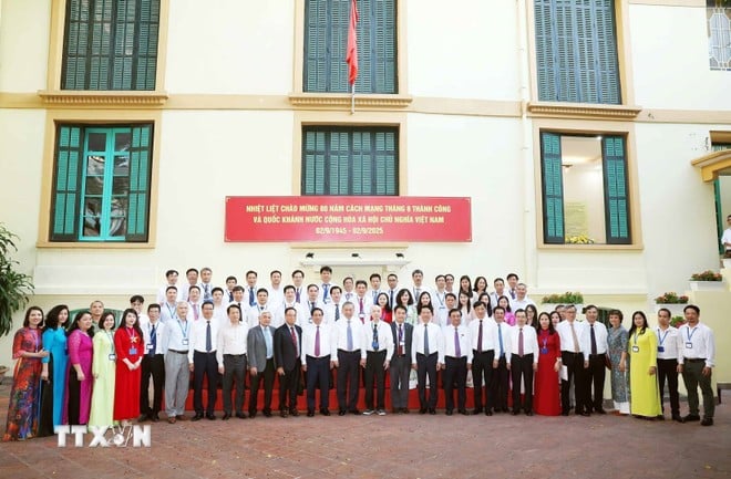 Tổng Bí thư Tô Lâm, Thủ tướng Phạm Minh Chính và các đại biểu. (Ảnh: Thống Nhất/TTXVN)