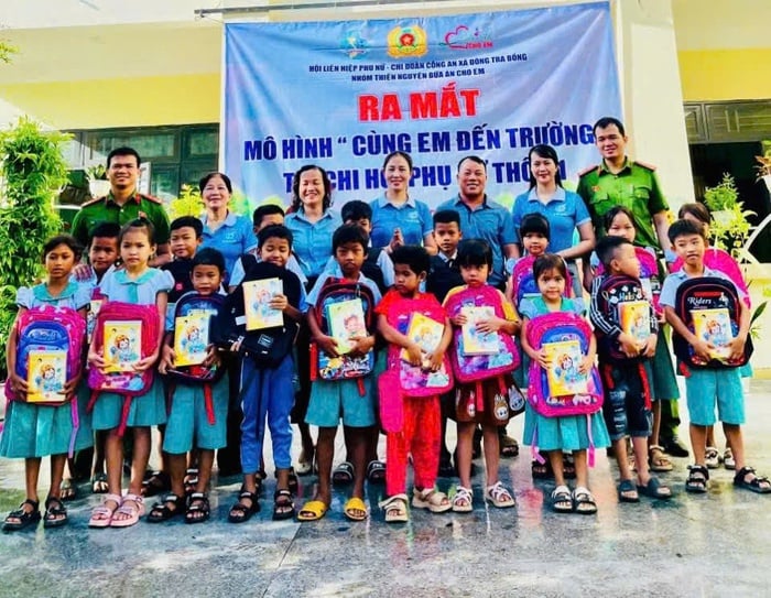 Phụ nữ Quảng Ngãi đồng hành cùng học sinh trong ngày khai giảng năm học mới- Ảnh 1.