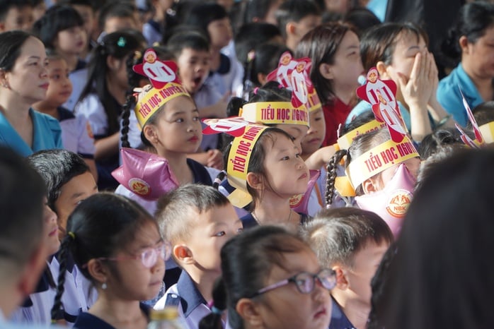 Nhiều cảm xúc trong ngày khai giảng đặc biệt của những học sinh đầu cấp  - Ảnh 4.