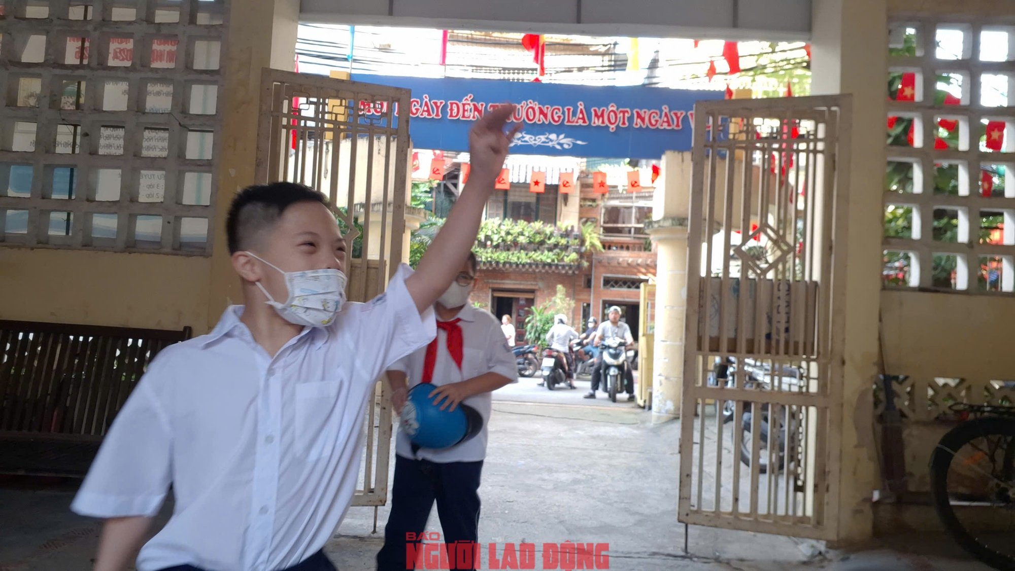 VIDEO: Xúc động lễ khai giảng năm học mới ở ngôi trường đặc biệt- Ảnh 14.