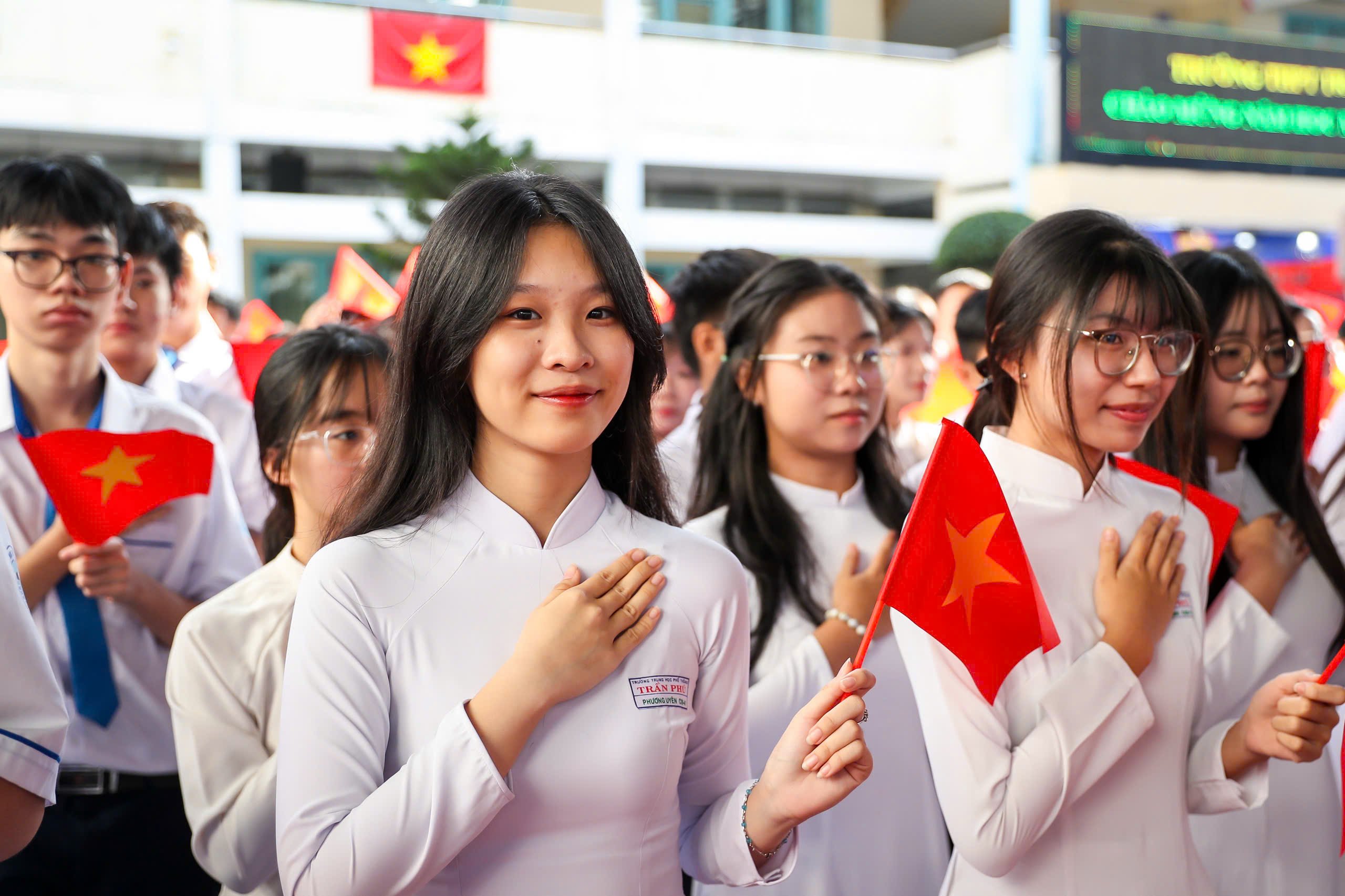 Những hình ảnh tuyệt đẹp ngày khai giảng ở siêu đô thị lớn nhất cả nước - Ảnh 4.