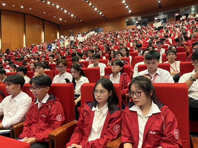 Bộ trưởng Bộ GD-ĐT Nguyễn Kim Sơn: 'Lên phương án mới về sách giáo khoa'  - Ảnh 2.