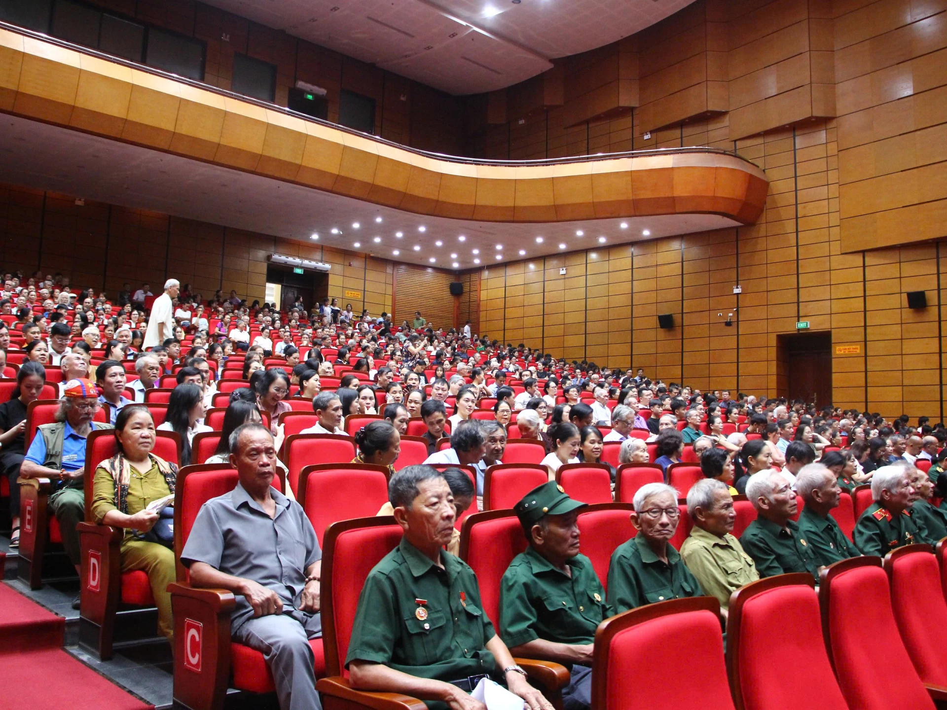 Na film se přišlo podívat mnoho veteránů - Foto: H.N