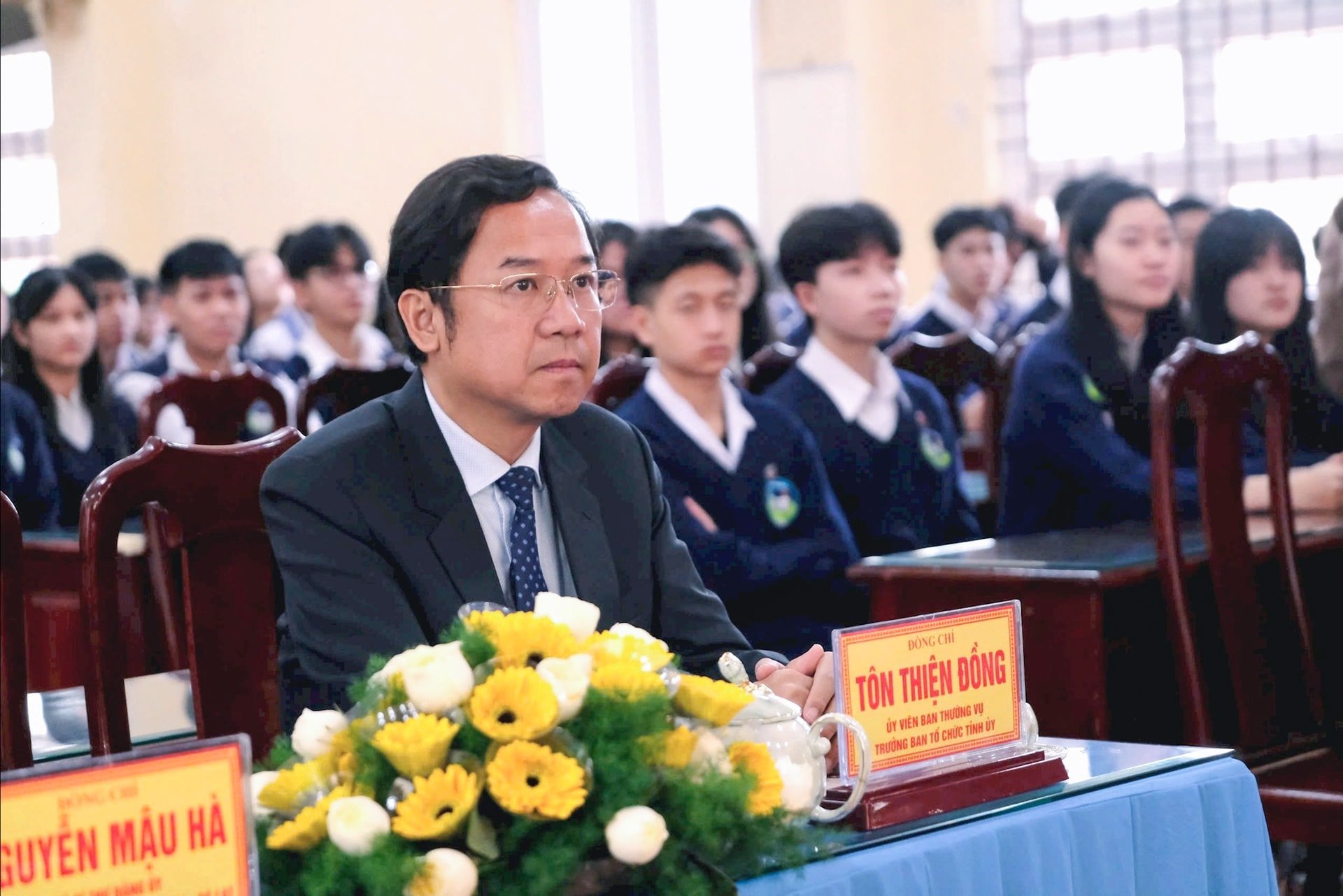 dong-chi-ton-thien-dong-du-le-khai-giang-tai-truong-thpt-bui-thi-xuan-da-lat(1).jpg