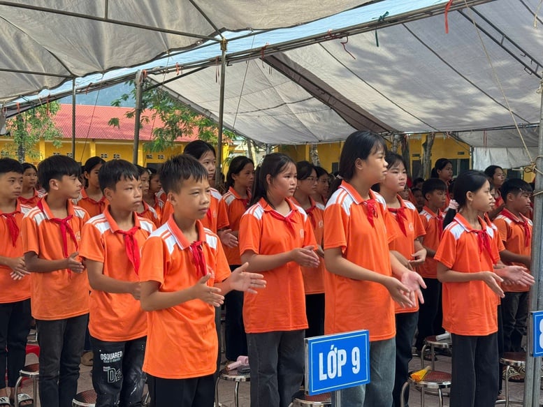 Không khí hân hoan khai giảng năm học mới lan tỏa khắp mọi miền Tổ quốc- Ảnh 22.