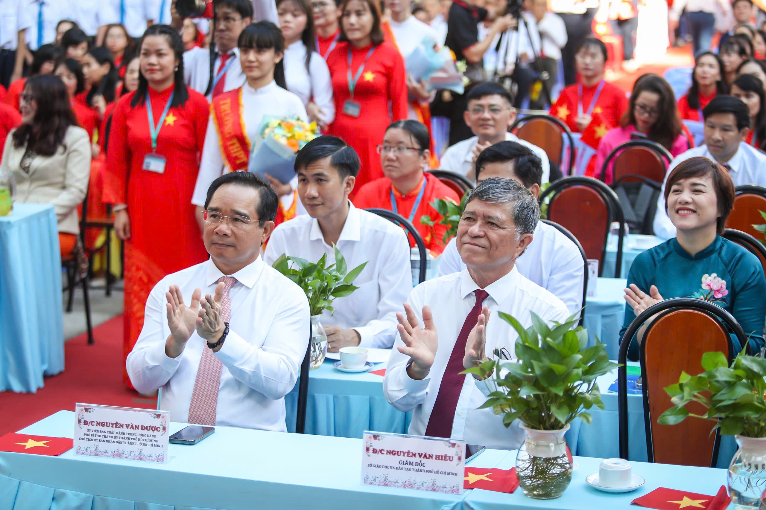 Những hình ảnh tuyệt đẹp ngày khai giảng ở siêu đô thị lớn nhất cả nước - Ảnh 3.