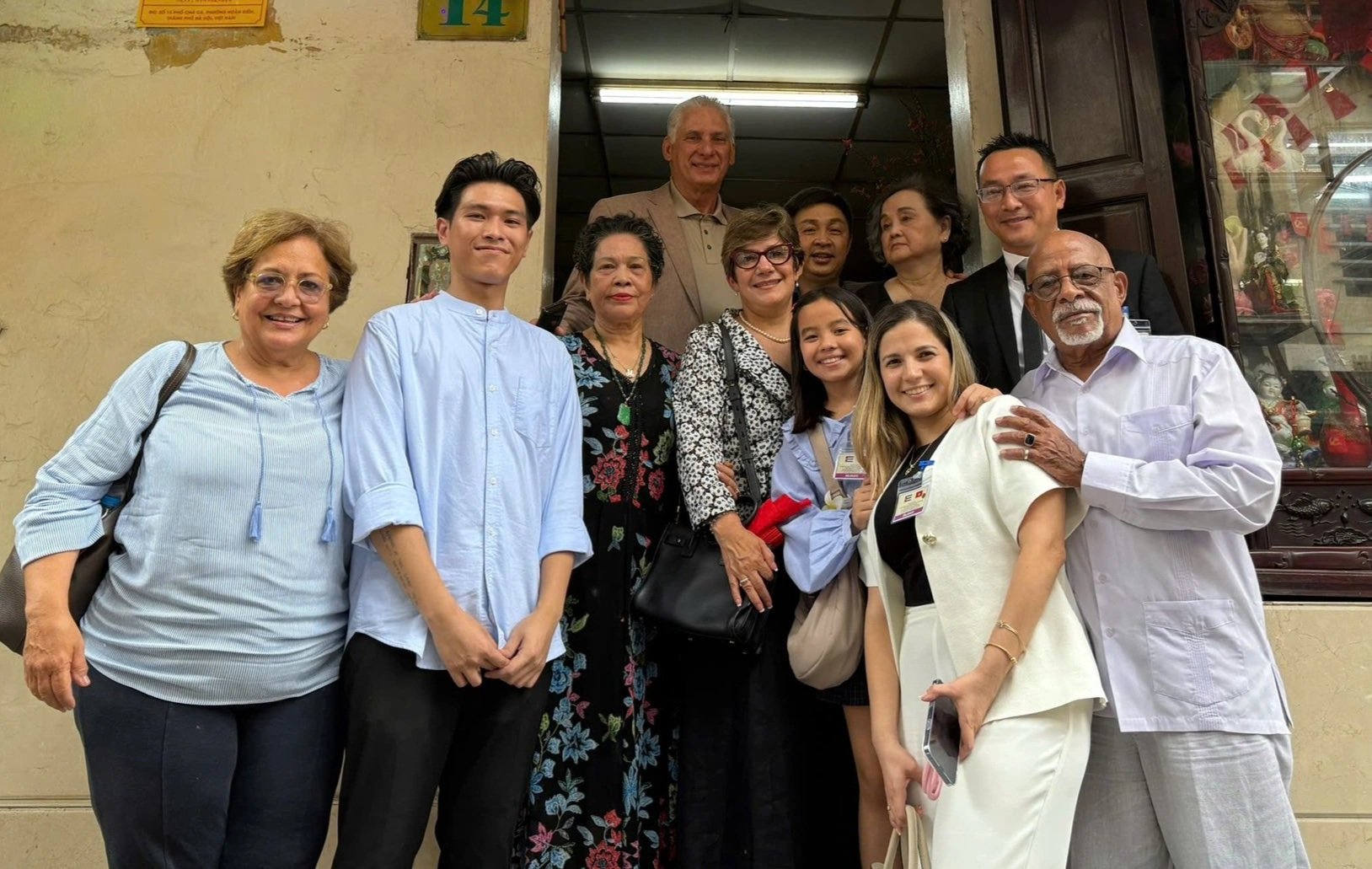 The story of the Cuban President and his wife's lunch with fried spring rolls and fish cakes in Hanoi - 5