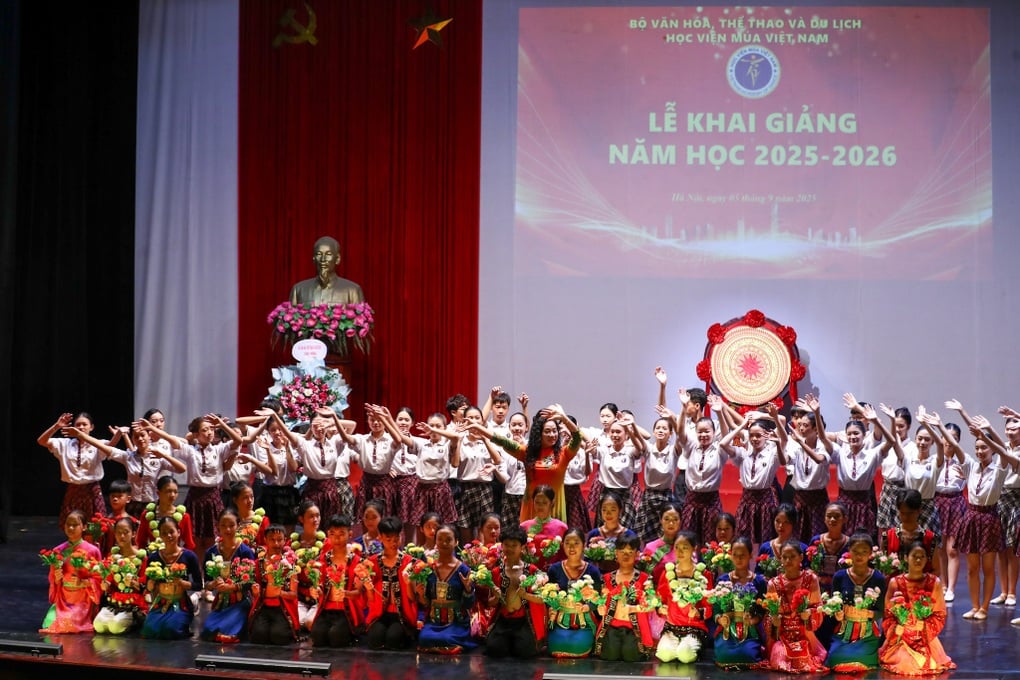 Các trường đại học, cao đẳng đồng loạt tổ chức khai giảng năm học mới - 10