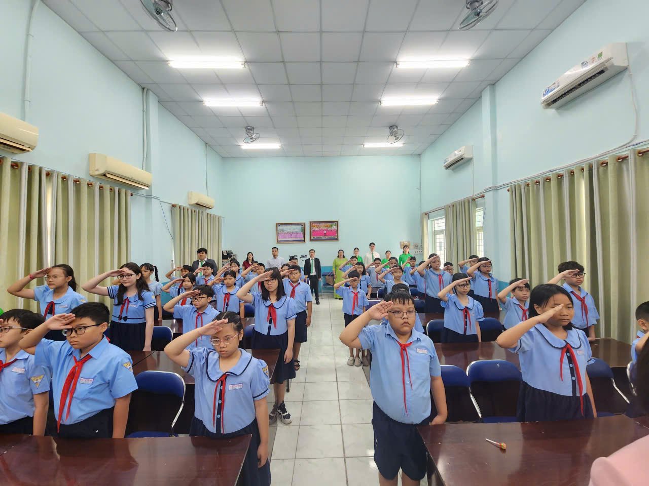 Lễ chào cờ ấn tượng đặc biệt trên khắp cả nước - Ảnh 6.