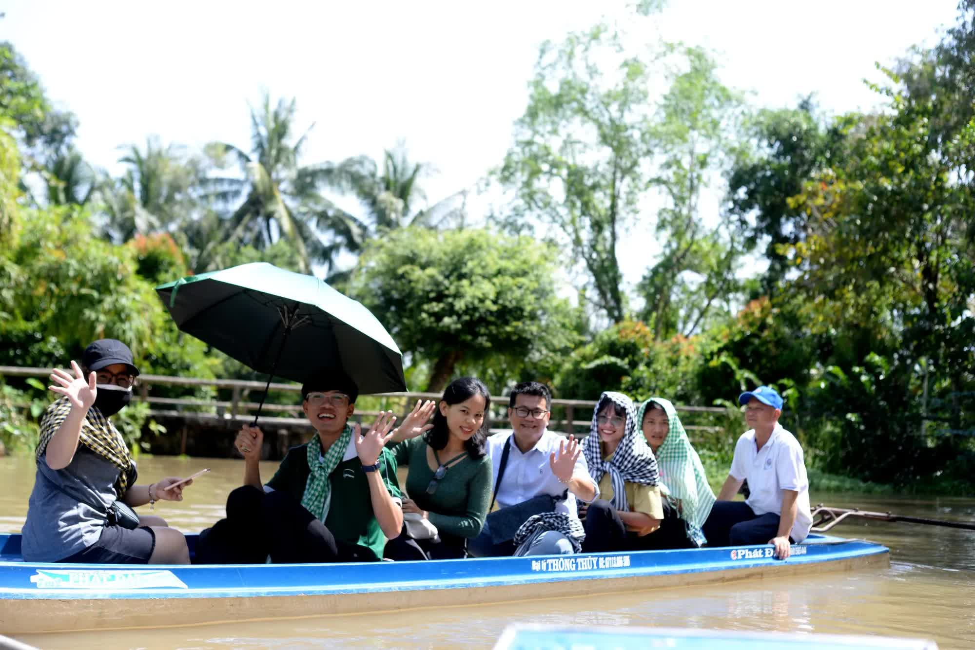 TP. Hồ Chí Minh khẳng định vai trò đầu tàu, tạo “cú hích” cho du lịch 6 vùng trọng điểm - Ảnh 1.