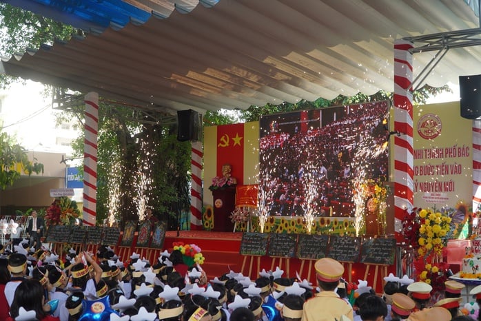 Nhiều cảm xúc trong ngày khai giảng đặc biệt của những học sinh đầu cấp  - Ảnh 10.