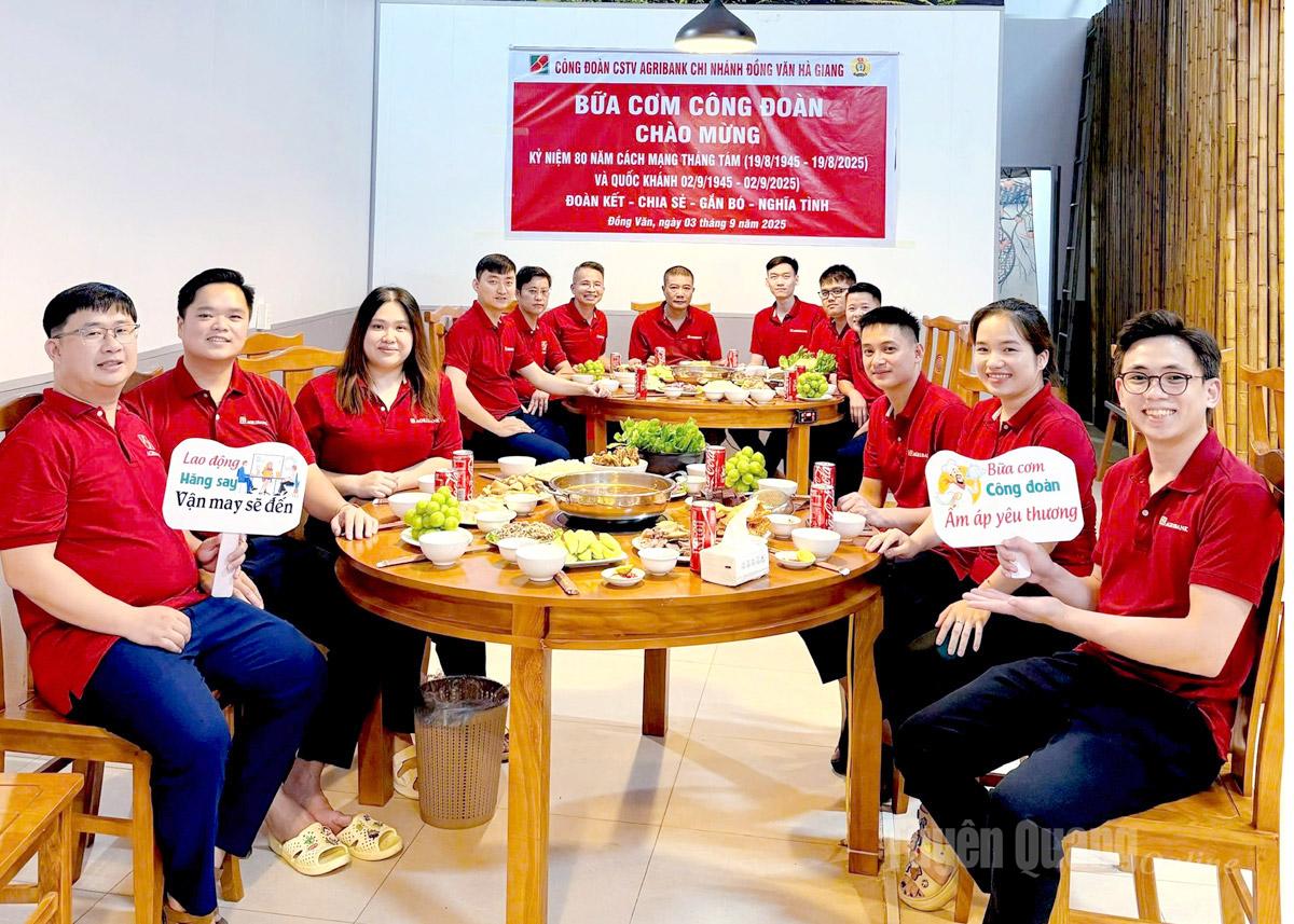 O sindicato dos associados da filial do Agribank em Dong Van Ha Giang organizou uma 