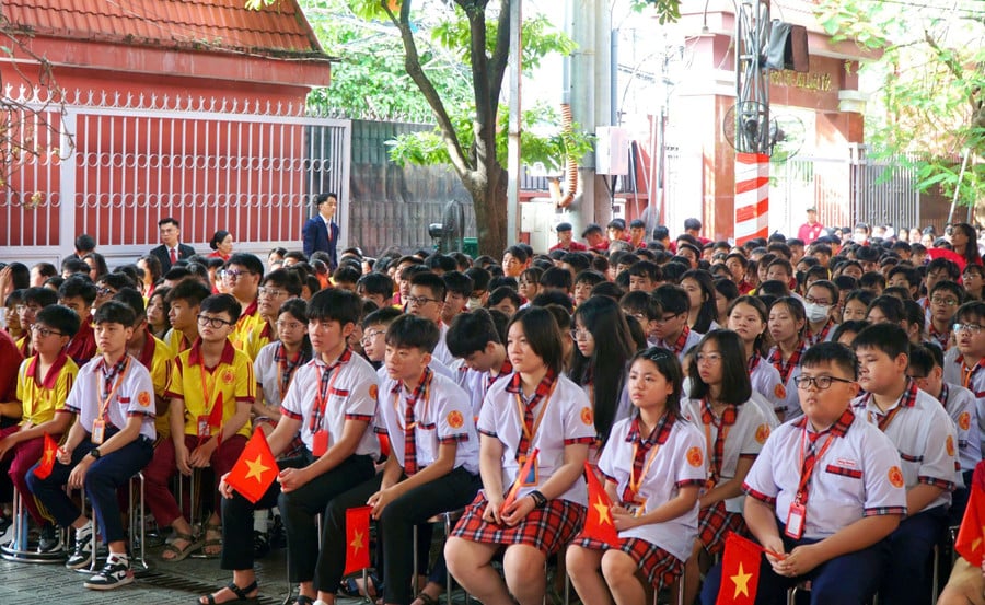 khai-giang-nam-viet-3.jpg