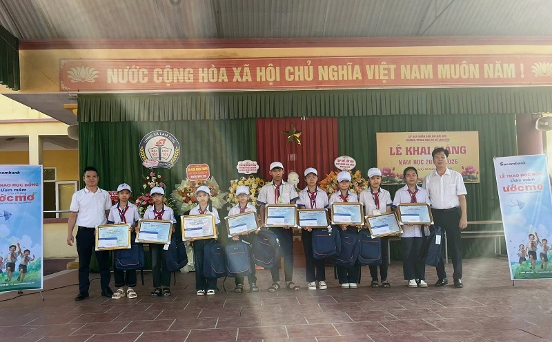 Sacombank ផ្តល់អាហារូបករណ៍ 