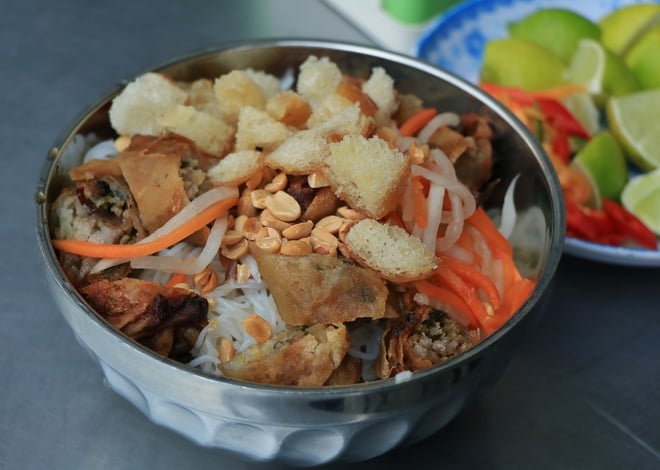 Quán chay gần chùa Vĩnh Nghiêm tồn tại gần nửa thế kỷ: Ông chủ... lạ đời- Ảnh 4.