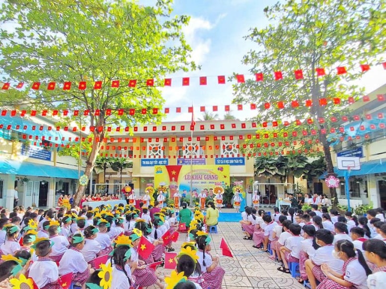 Không khí hân hoan khai giảng năm học mới lan tỏa khắp mọi miền Tổ quốc- Ảnh 10.