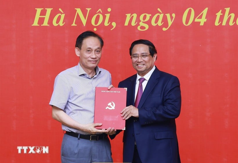 ddthu-tuong-trao-quyet-dinh.jpg