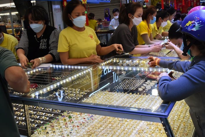 Giá vàng hôm nay 5-9: Bắt đầu sụt giảm sau chuỗi tăng mạnh - Ảnh 1.