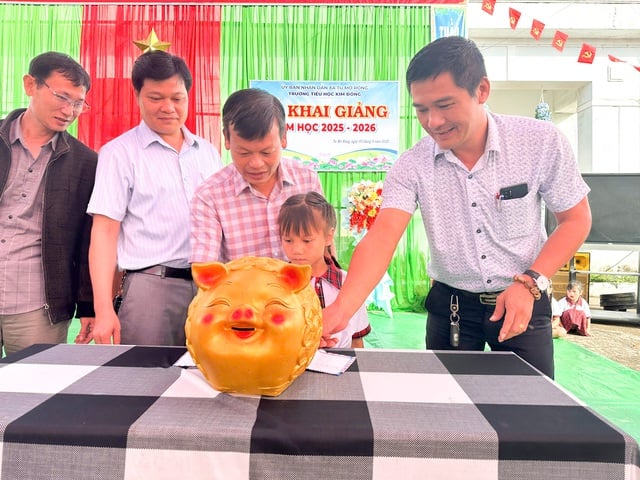 Trường vùng cao Quảng Ngãi phát động nuôi heo đất gây quỹ giúp học sinh mồ côi - Ảnh 3.