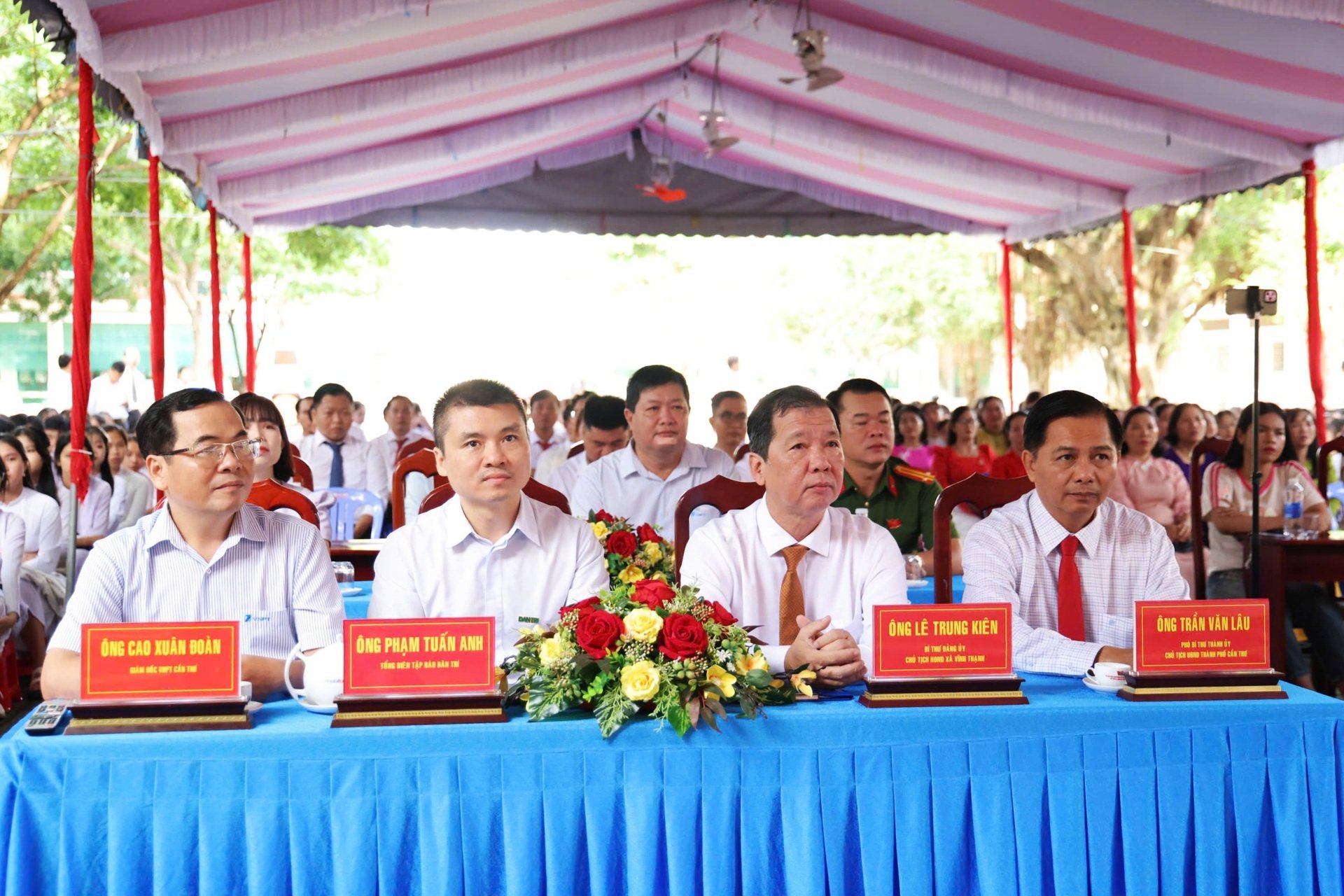 Trao 500 thẻ bảo hiểm y tế đến học sinh khó khăn tại Cần Thơ - 2