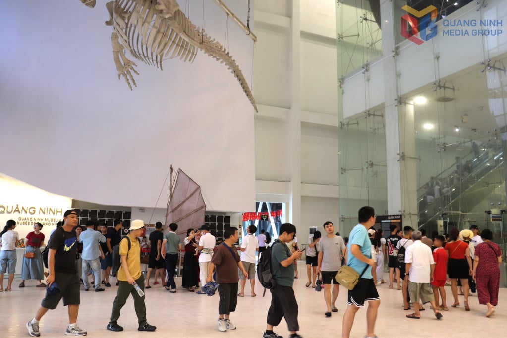 Das Quang Ninh Museum ist während des Nationalfeiertags am 2. September ein beliebtes Ausflugsziel für Touristen. (Foto: Hoang Quynh)