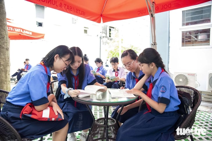 Hồ Chí Minh - Ảnh 5.