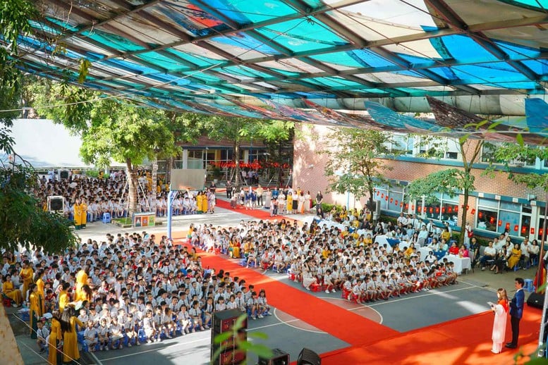 Không khí hân hoan khai giảng năm học mới lan tỏa khắp mọi miền Tổ quốc- Ảnh 27.