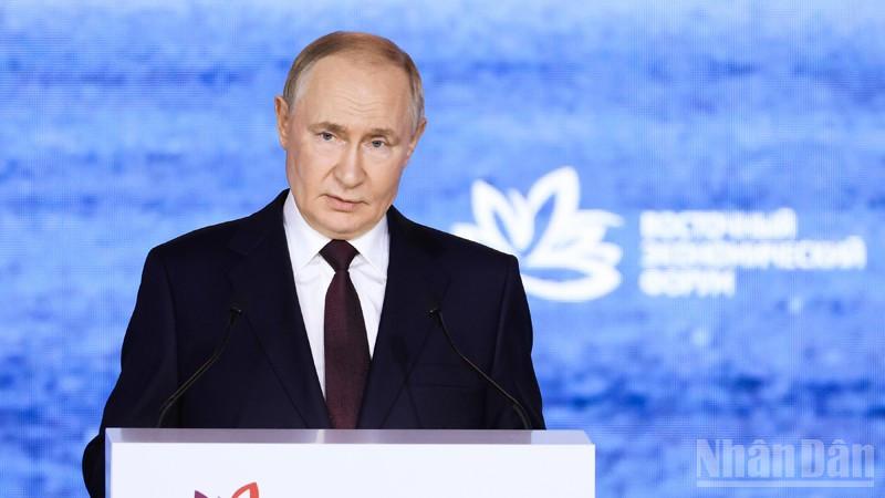 ロシアのウラジーミル・プーチン大統領が東方経済フォーラム2025の全体会議で演説する。