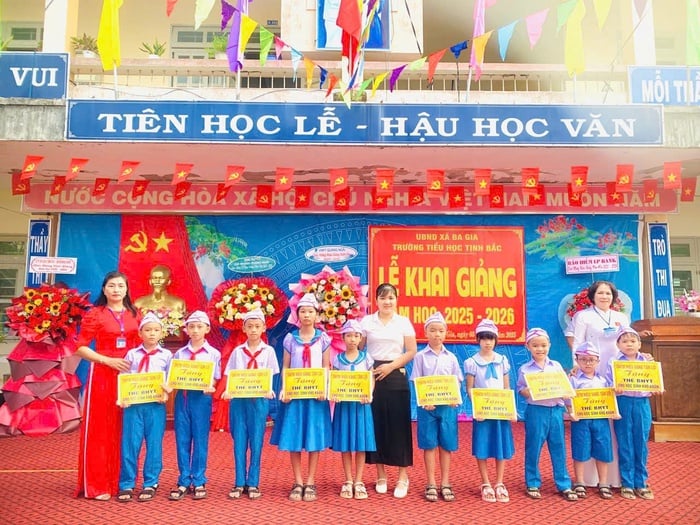 Phụ nữ Quảng Ngãi đồng hành cùng học sinh trong ngày khai giảng năm học mới- Ảnh 2.