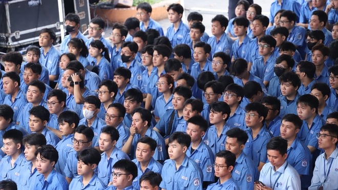 Khai giảng tại ngôi trường Bác Hồ từng học: Từ đam mê mạch điện đến thủ khoa - Ảnh 4.