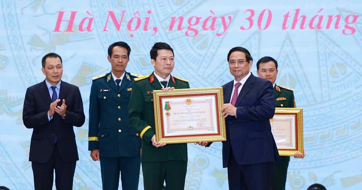 MB honored to receive the First Class Fatherland Protection Medal at the 80th Anniversary Conference of Enterprises accompanying the country
