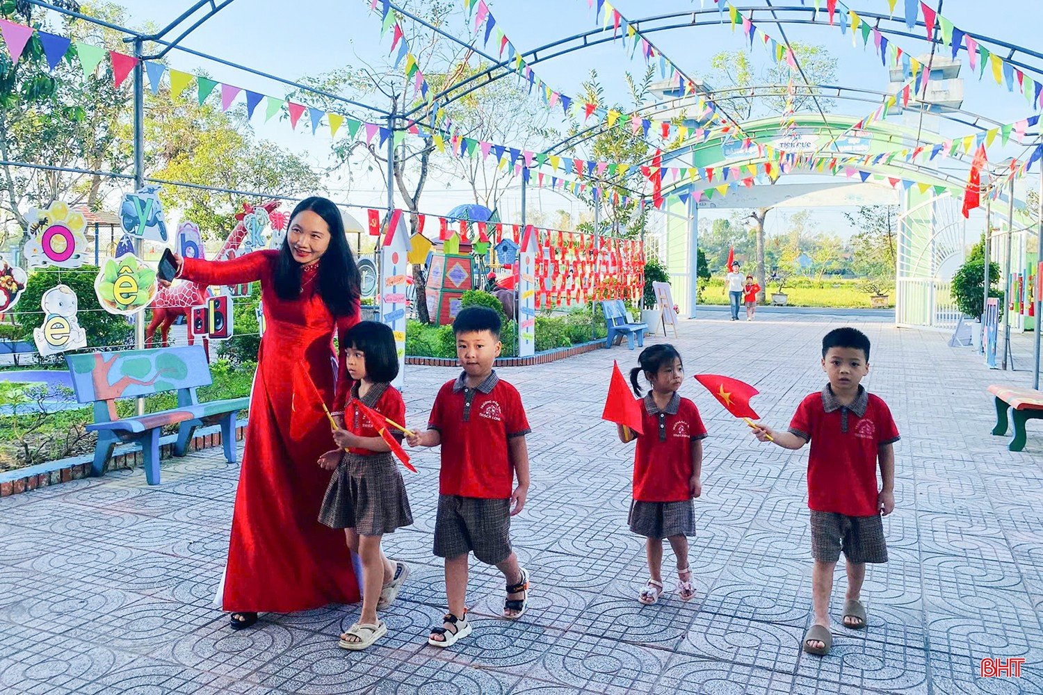 Sắc màu rực rỡ của Trường Mầm non Thạch Long (xã Thạch Hà) trong lễ khai giảng năm học mới.