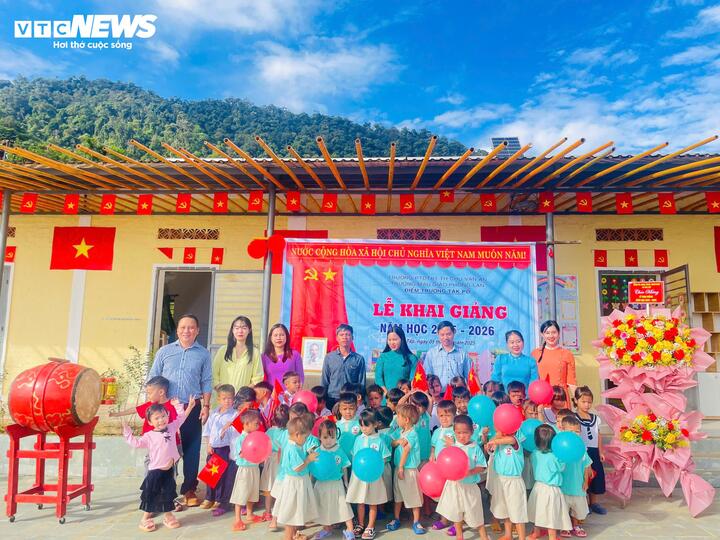 ក្នុងឆ្នាំសិក្សា 2025-2026 សាលា Tak Po នឹងស្វាគមន៍សិស្សចំនួន 38 នាក់ ក្នុងនោះមានសិស្សមត្តេយ្យសិក្សា 22 នាក់ និងសិស្សបឋមសិក្សា 16 នាក់។ ក្នុងនោះ សាលាមត្តេយ្យសិក្សា នឹងត្រូវបង្រៀនដោយគ្រូចំនួន ២នាក់ ចំណែកសិស្សបឋមសិក្សា បង្រៀនដោយអ្នកស្រី ត្រា ធីធូ ដែលជាគ្រូបង្រៀនស្រីបង្កើត «គ្រុនក្តៅ» នៅលើបណ្ដាញសង្គម នាព្រឹកថ្ងៃបើកបវេសនកាលឆ្នាំសិក្សា ២០១៩-២០២០ ជាមួយនឹងរូបភាពគ្រូបង្រៀនពាក់អាវអោបដៃកាន់កូនសិស្សនៅលើវាលស្មៅ។