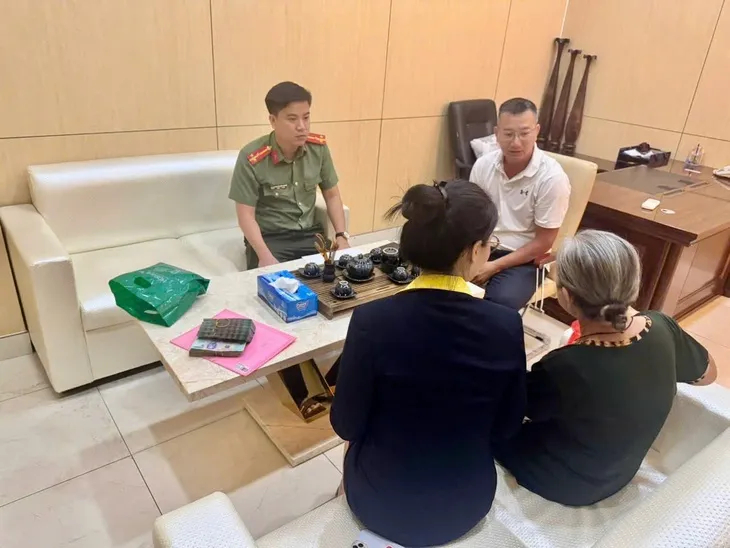លោកស្រី B.T.V. (អាយុ 73 ឆ្នាំ រស់នៅក្នុងសង្កាត់ Tam Hiep ខេត្ត Dong Nai) បាត់បង់ប្រាក់ជិត 400 លានដោយសារតែ 