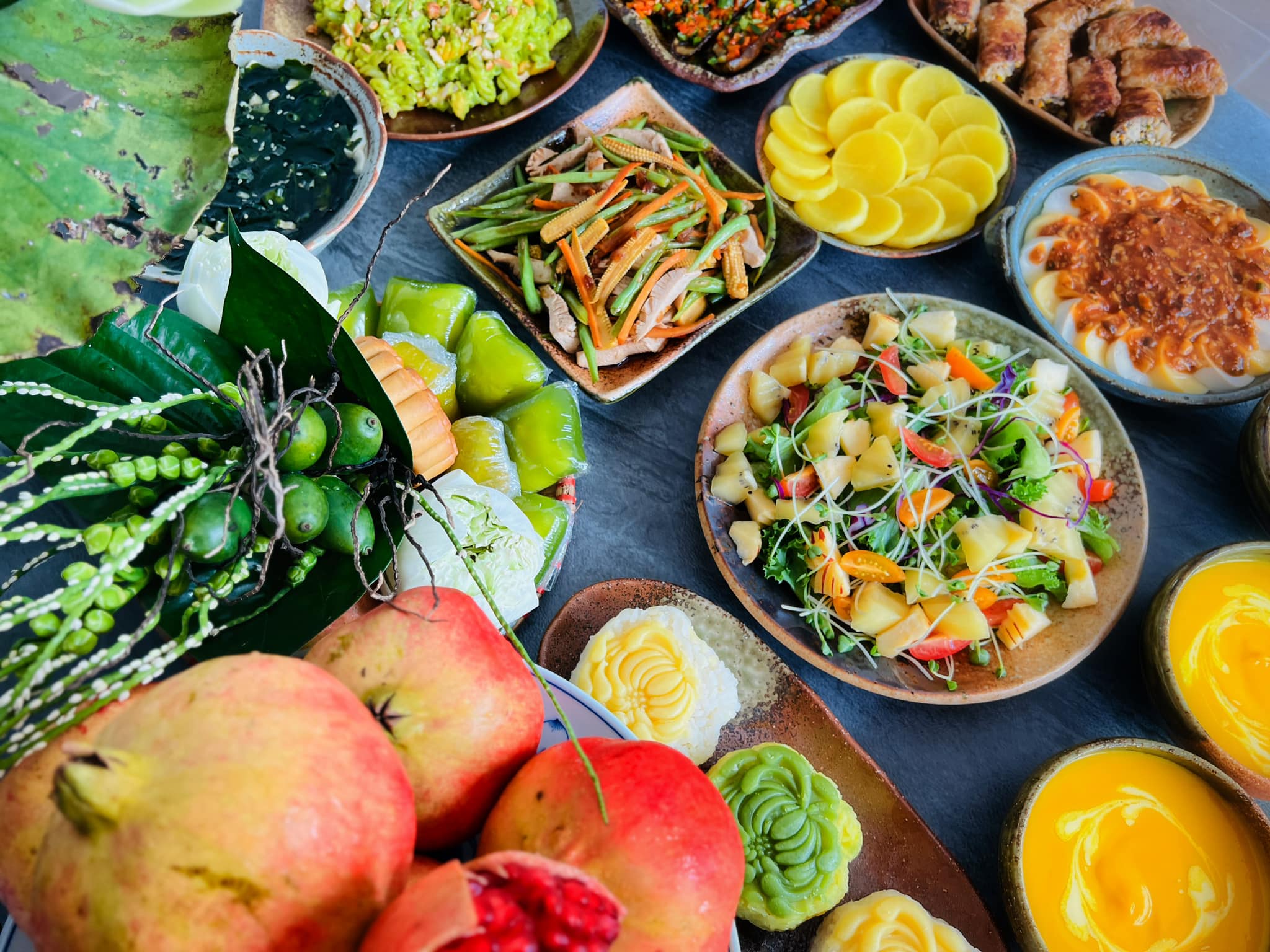 Mâm cúng Vu lan rằm tháng 7 âm lịch đẹp mắt: Chay thanh tịnh, mặn đủ đầy - Ảnh 1.