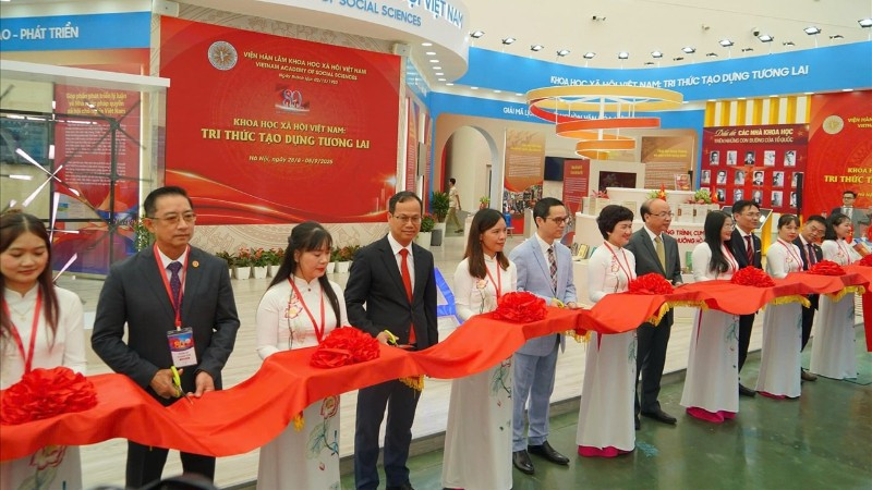 Khai mạc gian triển lãm “Khoa học xã hội Việt Nam: Tri thức tạo dựng tương lai” của Viện Hàn lâm Khoa học xã hội Việt Nam tại triển lãm thành tựu đất nước nhân kỷ niệm 80 năm Quốc khánh 2/9.
