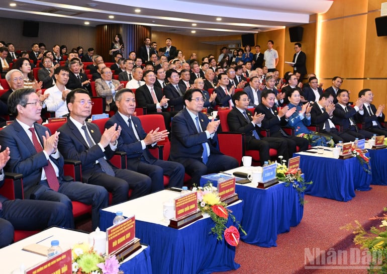Thủ tướng Phạm Minh Chính và các đồng chí lãnh đạo, đại biểu tham dự Lễ kỷ niệm. (Ảnh: TRẦN HẢI).