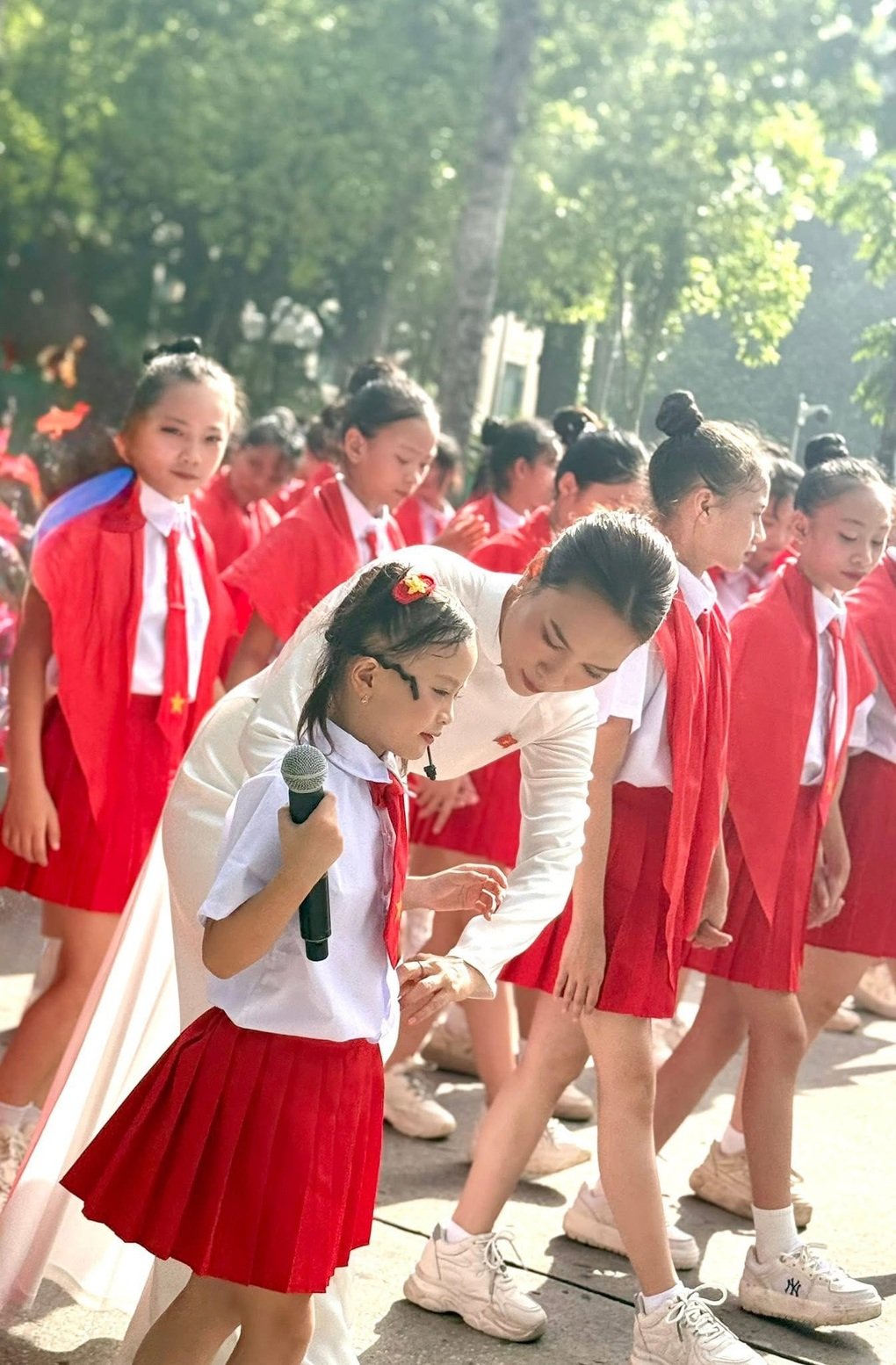 Mỹ Tâm nói gì về bé gái 7 tuổi hát Quốc ca ở Quảng trường Ba Đình? - 2