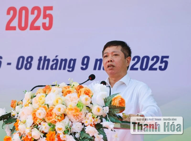 Pembukaan pameran untuk memperkenalkan produk pertanian dan makanan yang aman pada tahun 2025 di komune Hoang Hoa