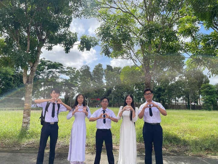 ក្រុមទាំងមូលក្នុងពិធីបើកបវេសនកាលឆ្នាំសិក្សាថ្មី។