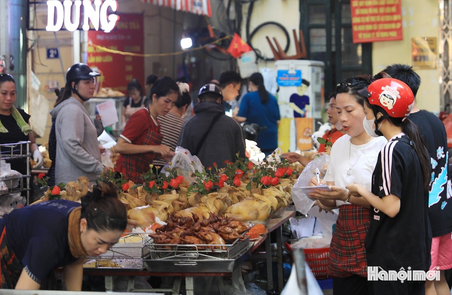 W_thi-truong-ngay-ram-2.jpg