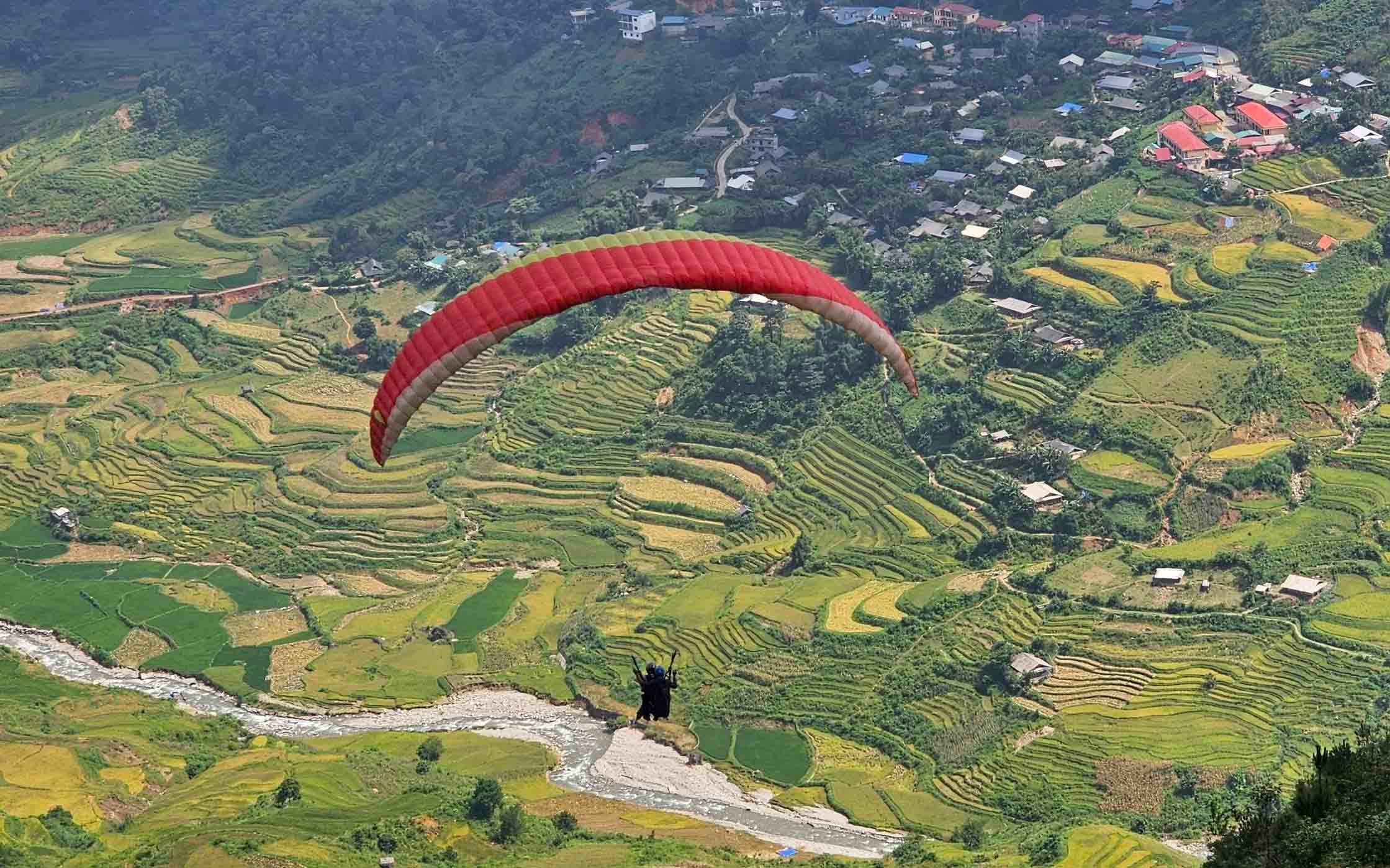 Đây cũng là một trong những điểm bay dù lượn được đánh giá ấn tượng hàng đầu Việt Nam.