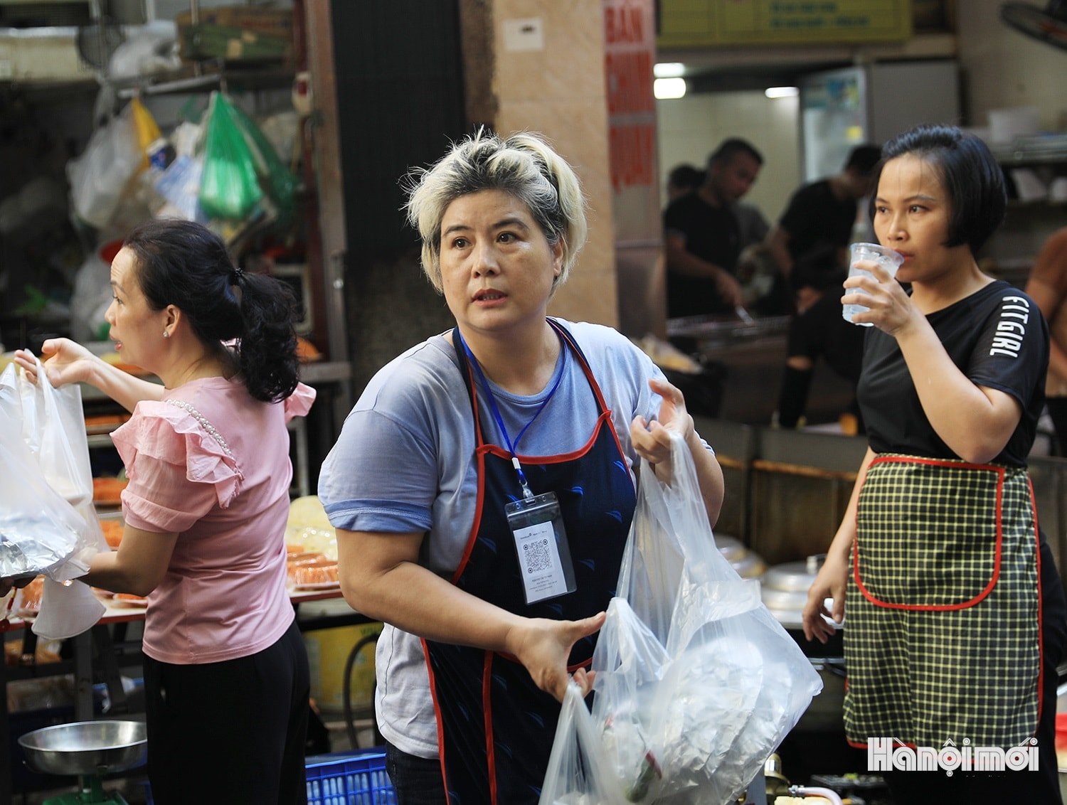 W_thi-truong-ngay-ram-3.jpg