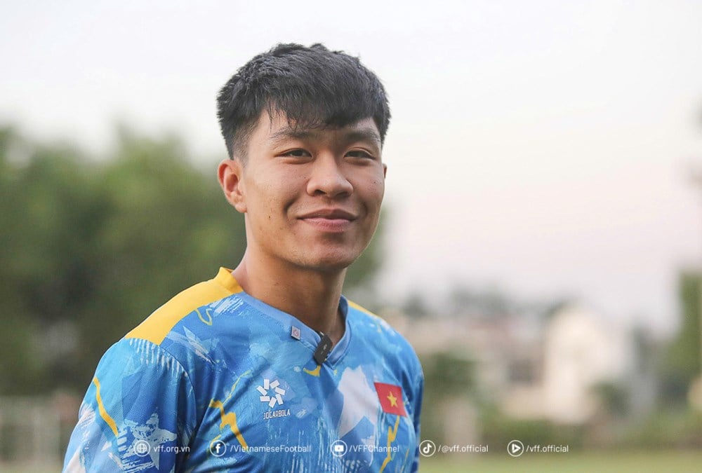 Trung vệ U23 Việt Nam thận trọng trước U23 Singapore - ảnh 1
