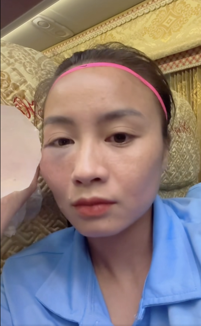 'Hot girl' របស់​ក្រុម​នារី​វៀតណាម​បង្ហាញ​មុខ​របួស​ពី​ការ​ប្រកួត​ធ្វើ​ឱ្យ​អ្នក​គាំទ្រ​ខូច​ចិត្ត - រូបថត 3.