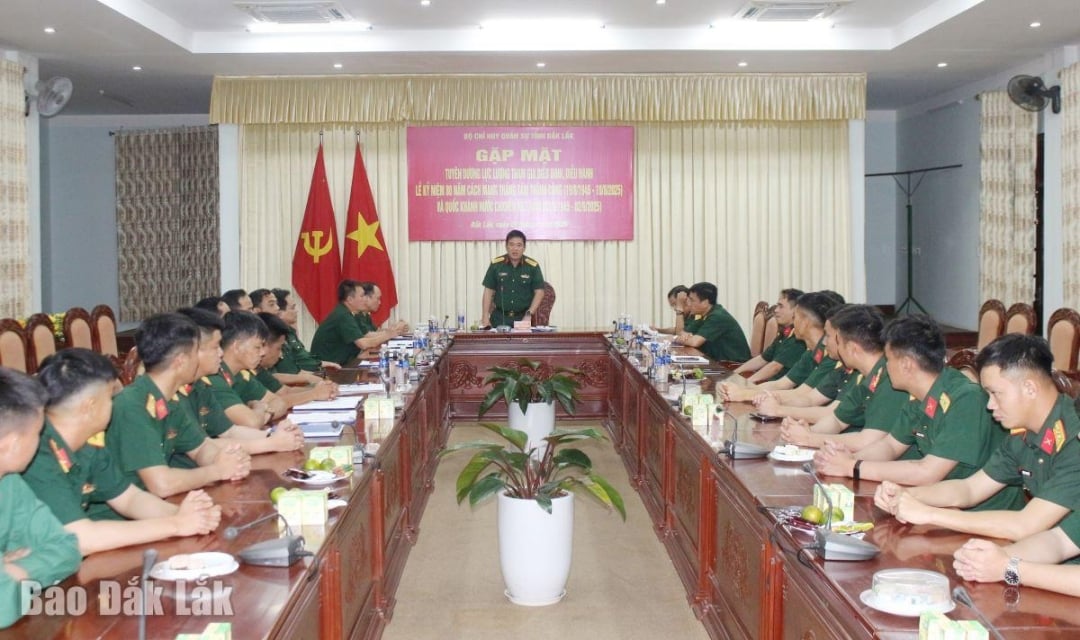 Các đại biểu tại buổi gặp mặt