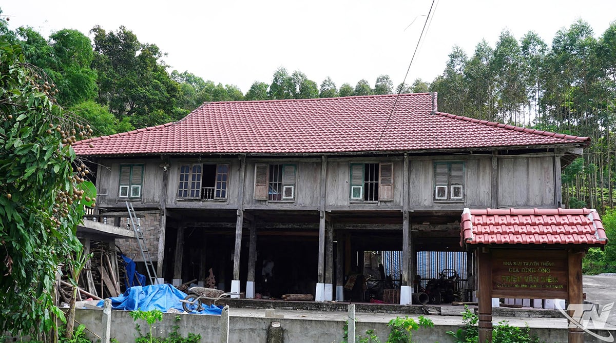 Ngôi nhà của gia đình bà Bế Thị Yên đang tiếp tục được đầu tư, cải tạo sẵn sàng đón du kahcsh.
